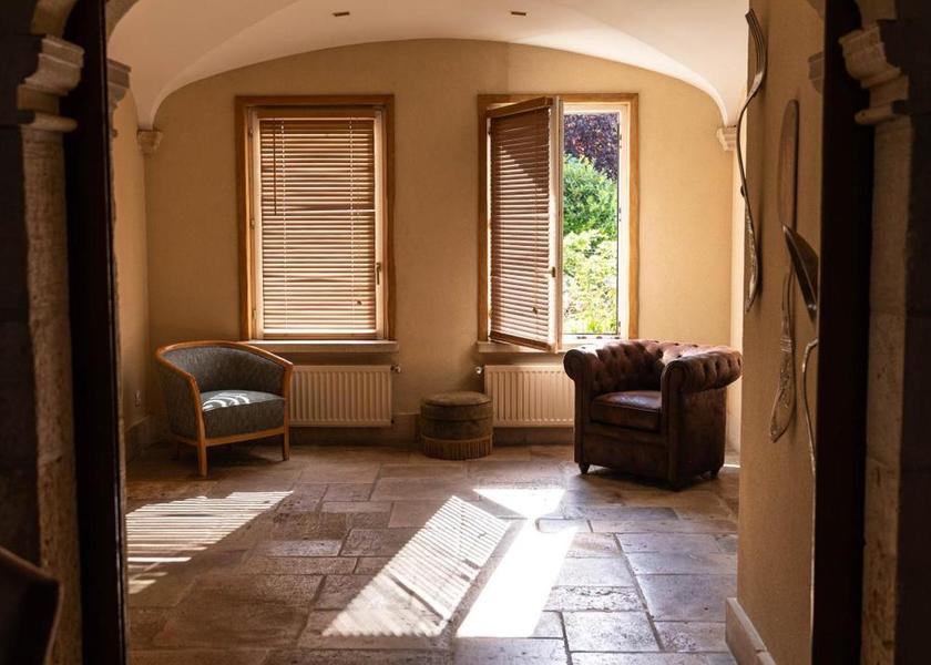 shared lounge/tv area