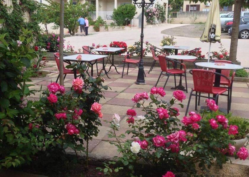 Corsica Galeria facilities