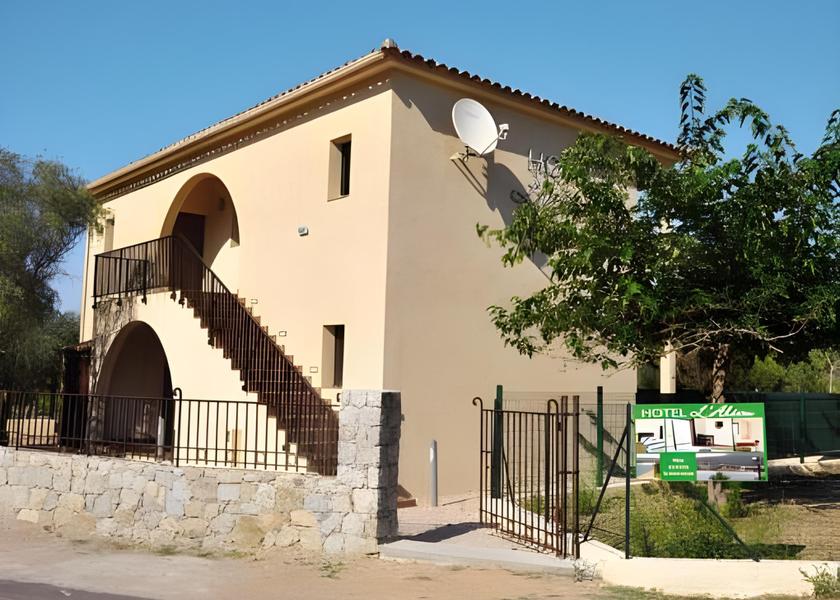 Corsica Galeria exterior view