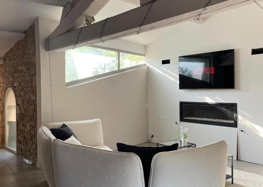 shared lounge/tv area