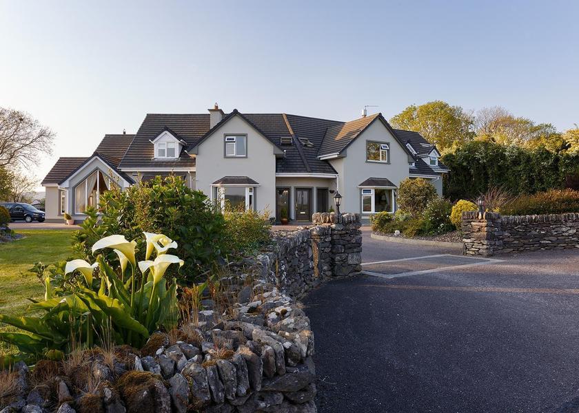 Kerry (county) Dingle exterior view