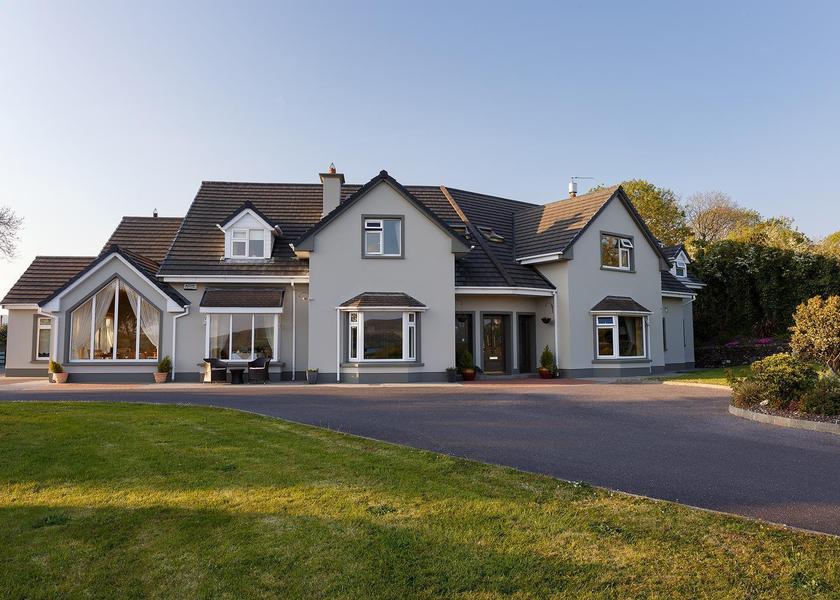 Kerry (county) Dingle exterior view