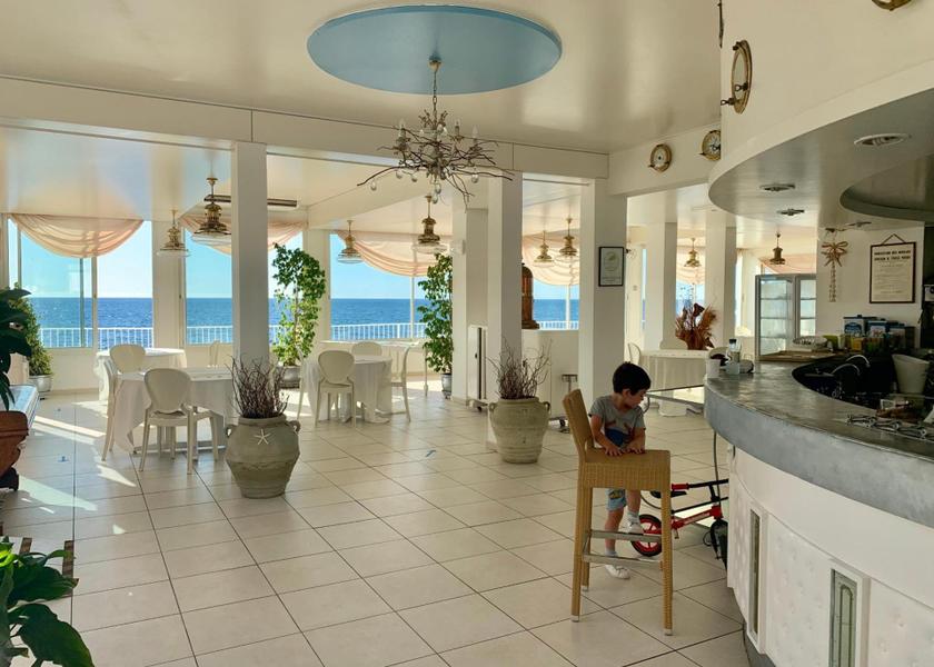 Corsica Santa-Maria-di-Lota shared lounge/tv area