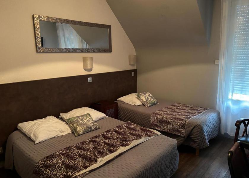 Grand Est Arcis-sur-Aube Triple Room