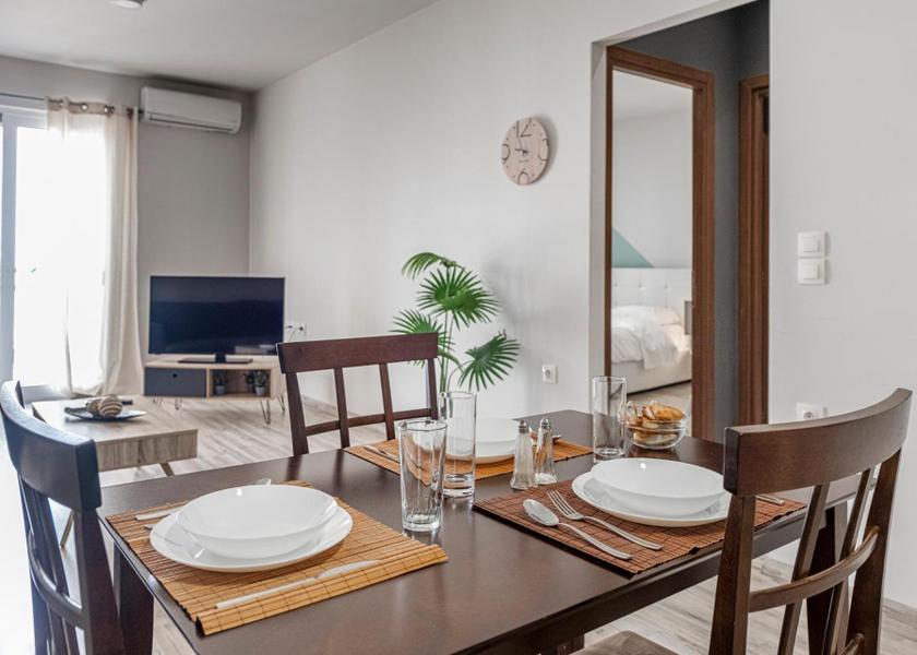 shared lounge/tv area