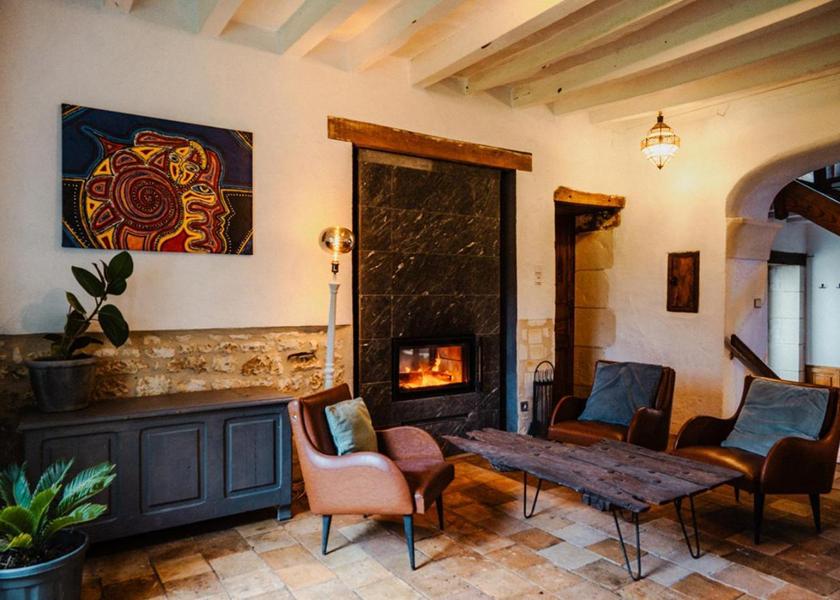 Centre - Loire Valley Nouatre shared lounge/tv area