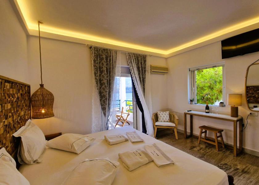 Attica Poros Suite