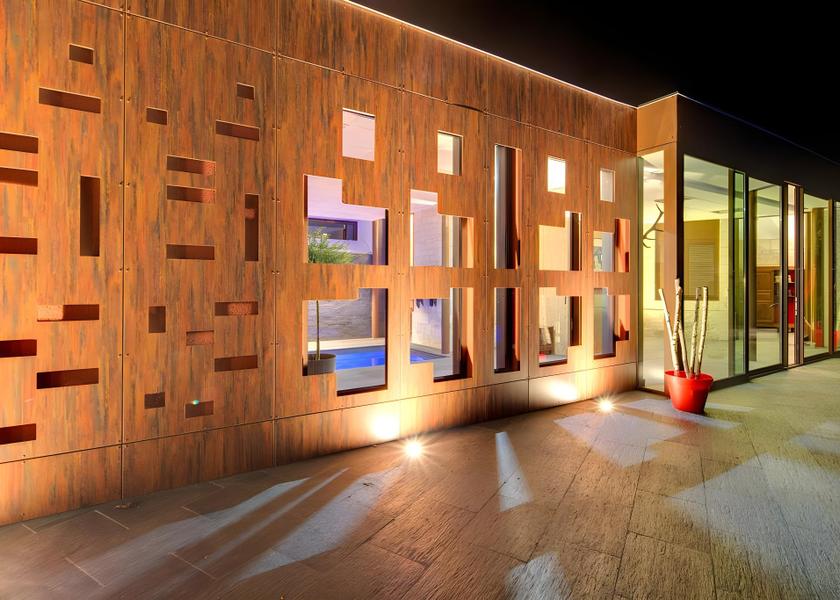 swimming pool [outdoor]