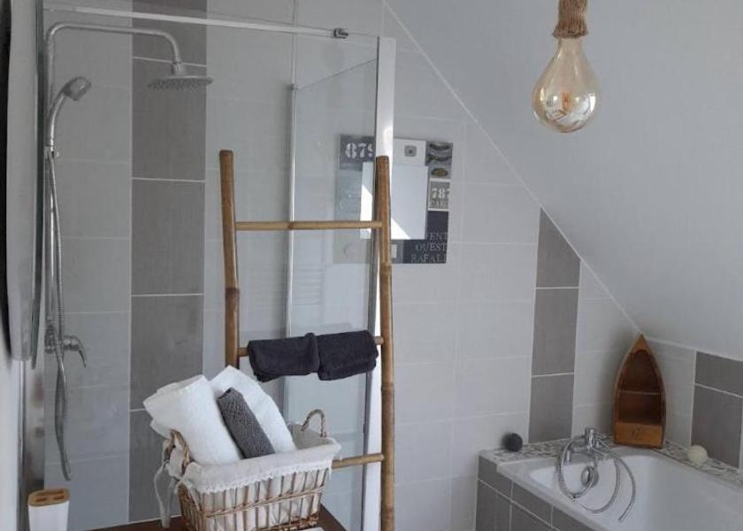 Brittany Guilvinec Triple Room