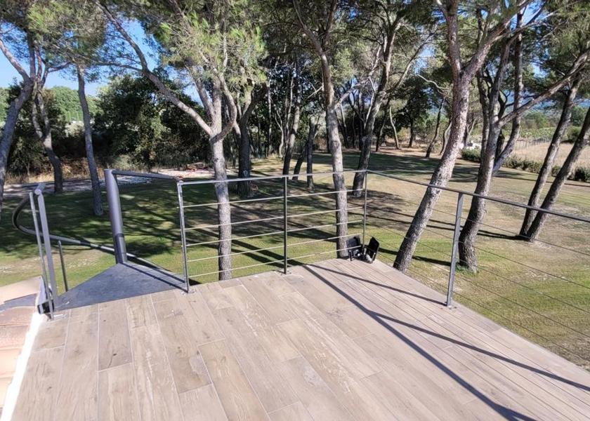 Provence - Alpes - Cote d'Azur Cabrieres-d'Avignon garden