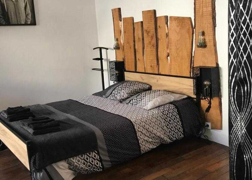 Grand Est Sainte-Menehould Triple Room with Shared Bathroom