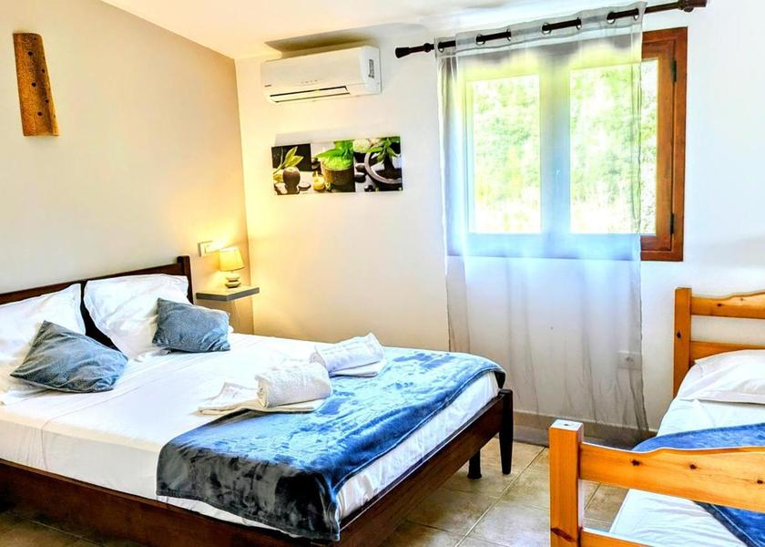 Corsica Sari-Solenzara Triple Room with Private Bathroom