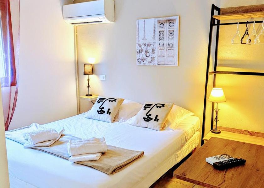 Corsica Sari-Solenzara Double Room with Private Bathroom