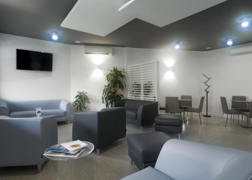 shared lounge/tv area