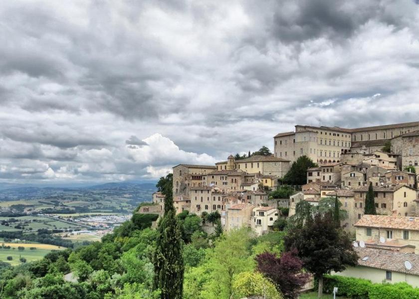 Umbria Deruta nearby attraction