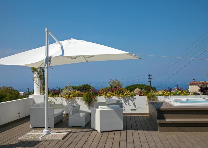 Campania Anacapri hot tub