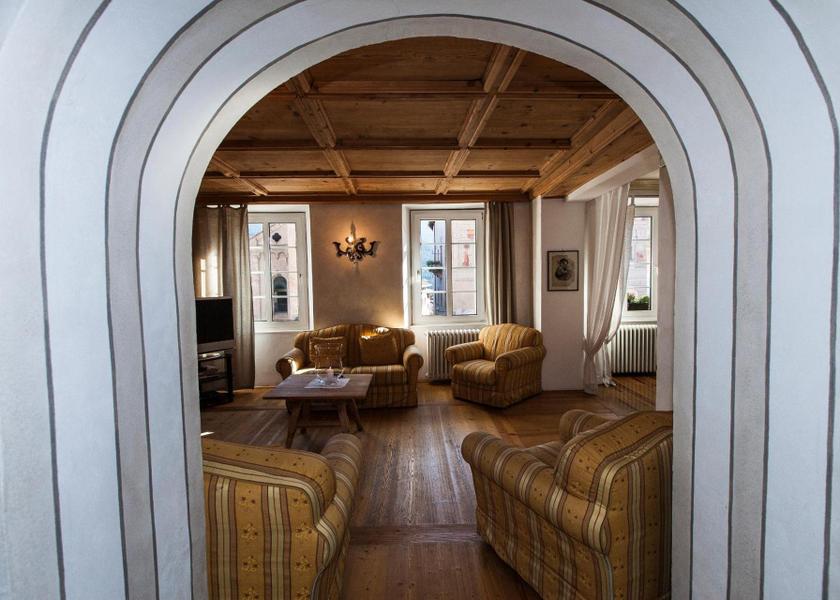 Shared lounge/TV area