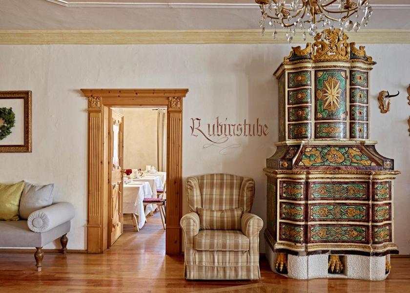 Shared lounge/TV area