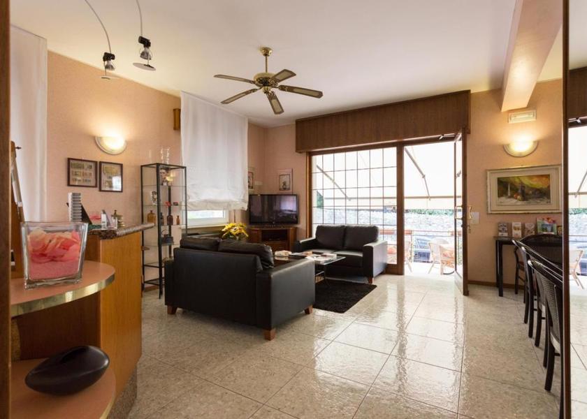 shared lounge/tv area