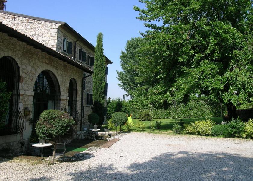 Veneto Caldiero exterior view