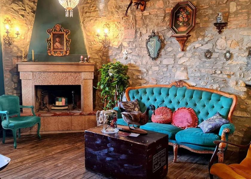 Tuscany Campiglia Marittima shared lounge/tv area