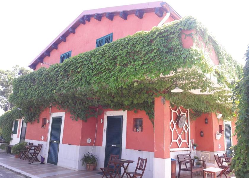 Puglia Castellana Grotte exterior view