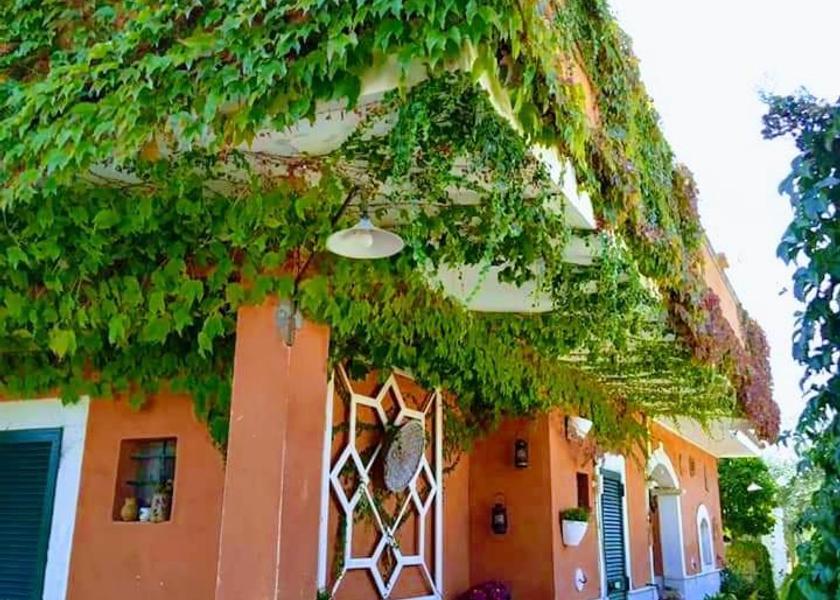 Puglia Castellana Grotte exterior view