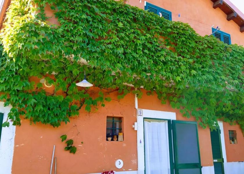 Puglia Castellana Grotte exterior view