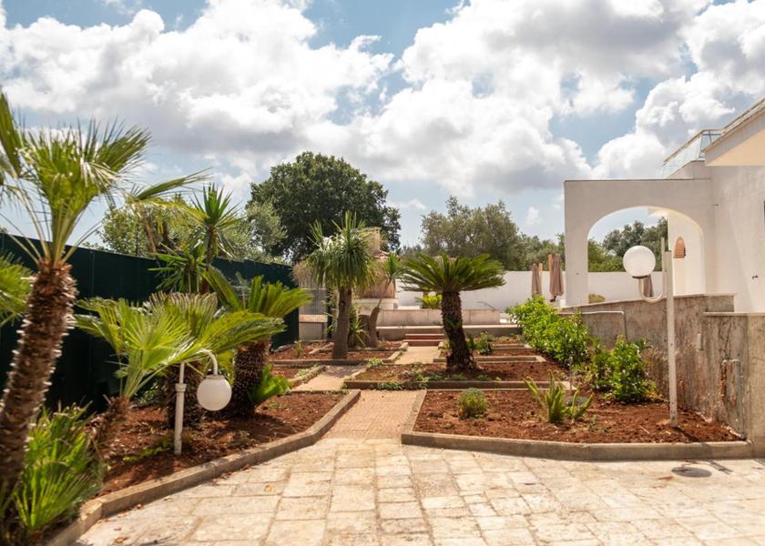 Puglia Castellana Grotte exterior view