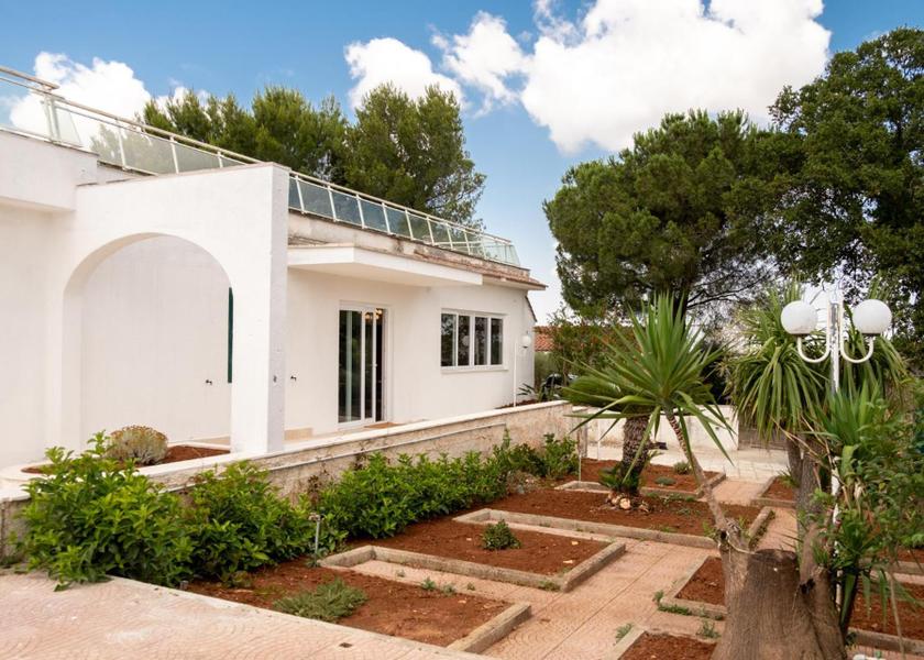 Puglia Castellana Grotte garden