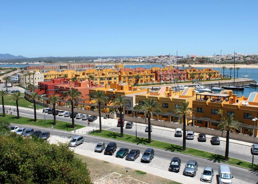 Faro Portimão surrounding environment