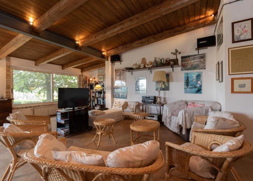 shared lounge/tv area