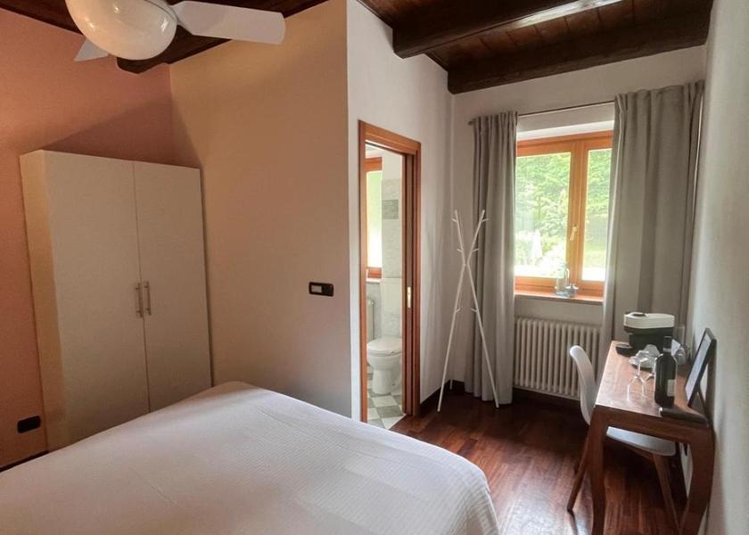 Piedmont Dogliani Double Room with Private Bathroom