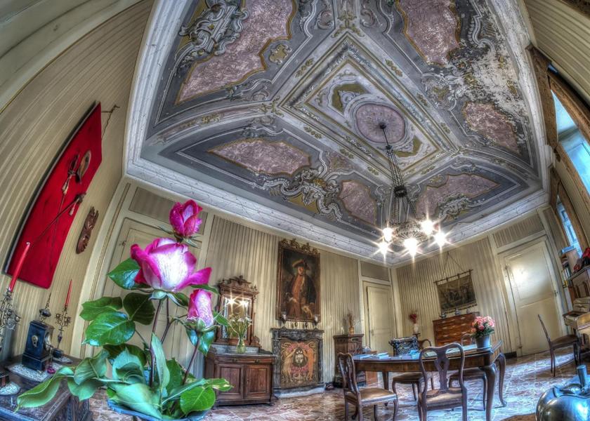 Lombardy Domaso lobby