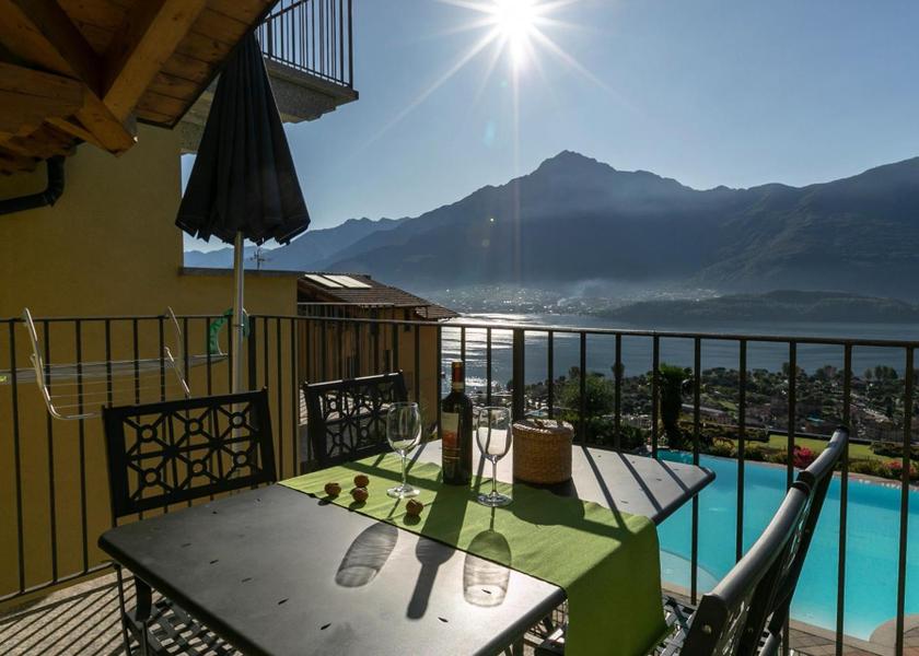 Lombardy Vercana One-Bedroom Apartment with Lake View