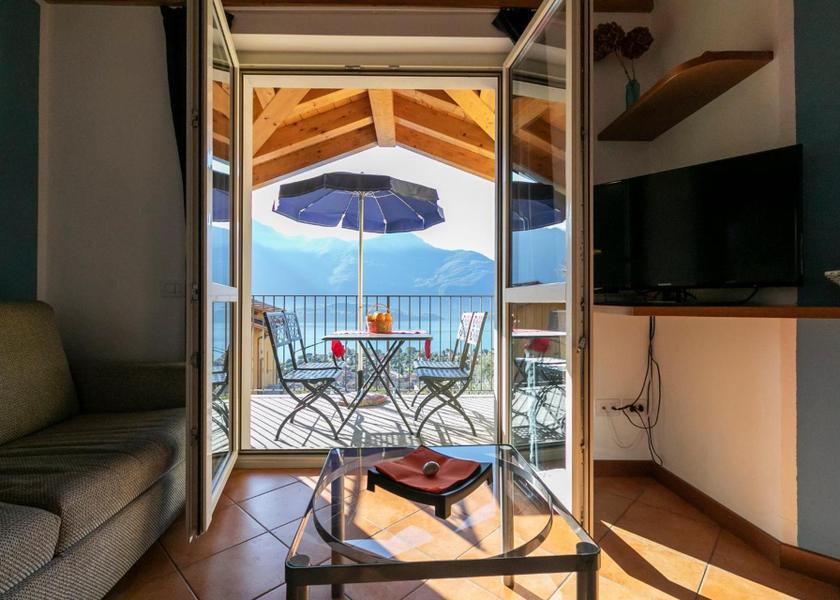 Lombardy Vercana One-Bedroom Apartment with Lake View