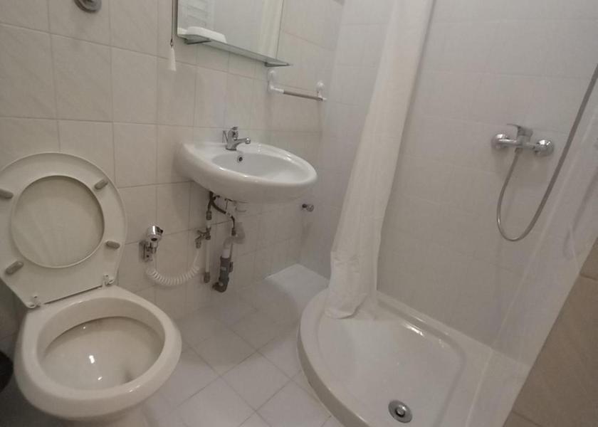Marche Falconara Marittima bathroom