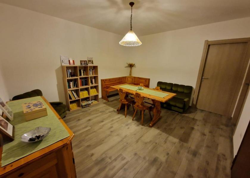 shared lounge/tv area