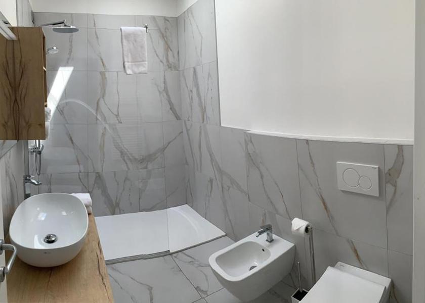 Veneto Lazise Deluxe Two Bedroom Apartment -Dependance Swimming pool view  