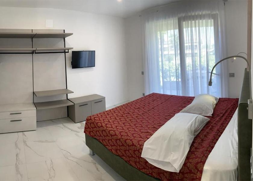 Veneto Lazise Deluxe Two Bedroom Apartment -Dependance Swimming pool view  