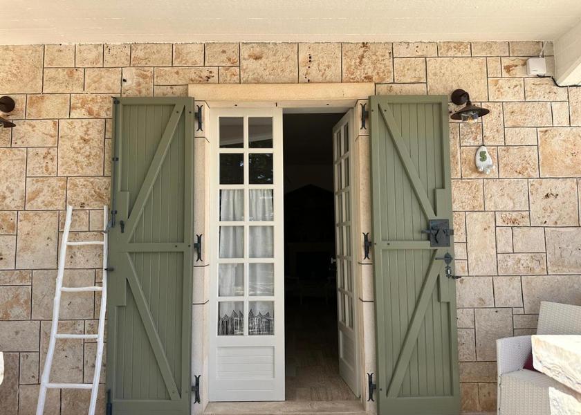 Puglia Noci exterior view