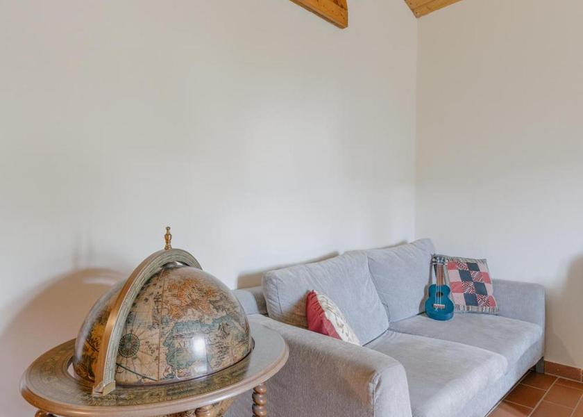 shared lounge/tv area