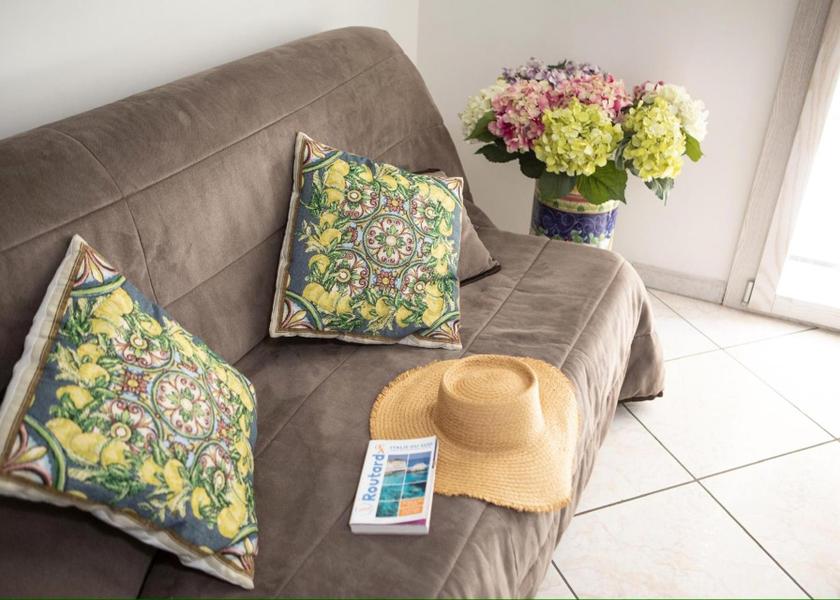 Campania Pimonte guestroom