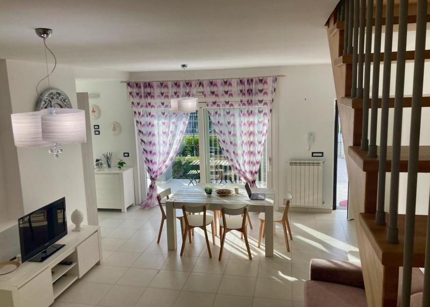 Calabria Praia a Mare shared lounge/tv area