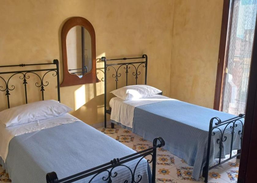 Calabria Praia a Mare Family Room with Bath