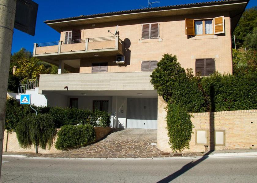 Marche Recanati entrance