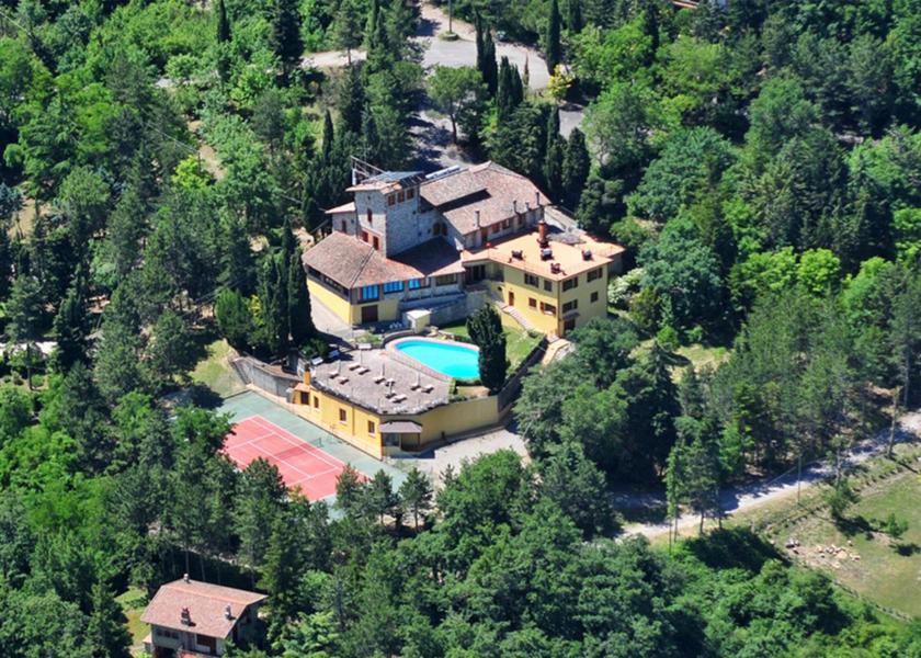 Tuscany Sarteano Exterior view