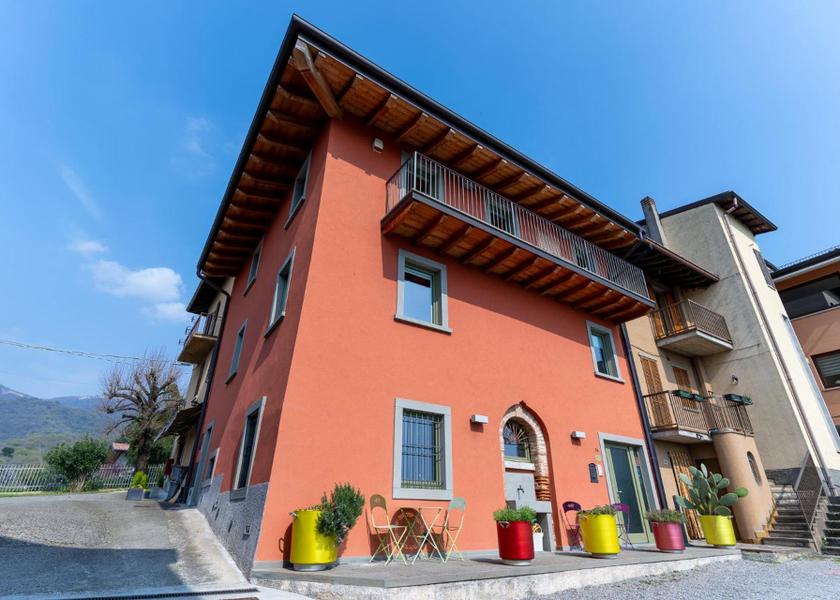 Lombardy Scanzorosciate exterior view