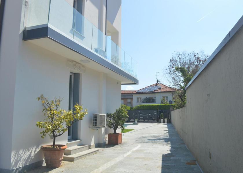 Lombardy Scanzorosciate entrance
