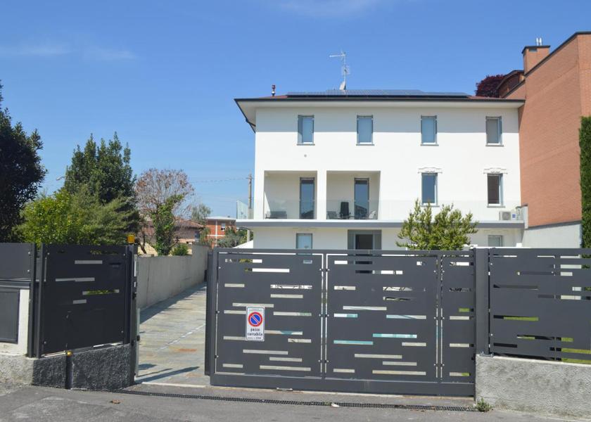 Lombardy Scanzorosciate exterior view